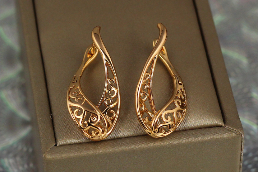 Сережки Xuping Jewelry вигнута петля з різним візерунком 3 см золотисті