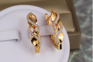 Сережки Xuping Jewelry коса з камінцями 2.9 см золотисті