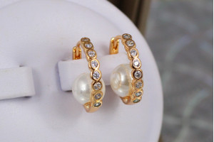Сережки Xuping Jewelry кільце з перлиною 1.8 см золоті
