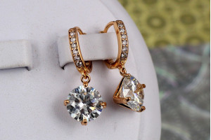 Сережки Xuping Jewelry камінь конус на кільці 2.6 см золоті
