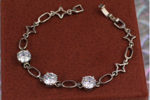 Браслет Xuping Jewelry з білими каменями планети 17.5 см 8 мм сріблястий