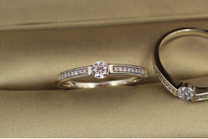 Кільце Xuping Jewelry пряжка з білим камнем р 16 сріблясте