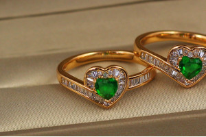 Кільце Xuping Jewelry із зеленим серцем р 19 золотисте