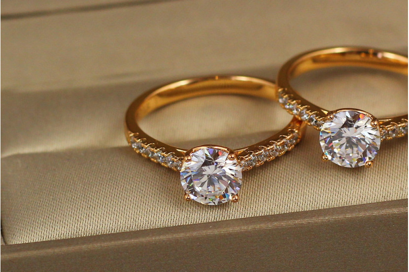 Кільце Xuping Jewelry фіаніт на чотири кріплення з боків камінці р 18 золотисте