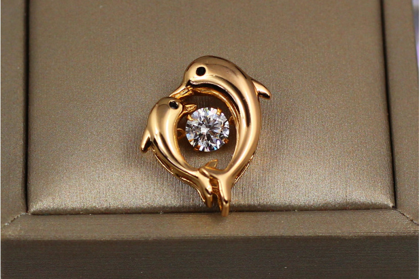 Кулон Xuping Jewelry два дельфіни з білим фіанітом, що танцює, для тонкого ланцюга 1.9 см золотистий