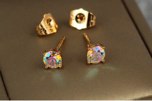 Сережки гвоздики Xuping Jewelry камінці хамелеони на чотири кріплення 5 мм золотисті