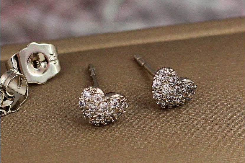 Сережки гвоздики Xuping Jewelry маленькі сердечка з камінчиками 5 мм сріблясті