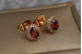 Сережки гвоздики Xuping Jewelry овальні малинки з червоним камінням 10 мм золотисті