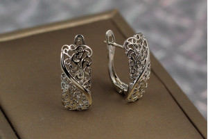 Сережки Xuping Jewelry вигнутий прямокутник різний візерунок зі змійкою 1.8 см сріблясті
