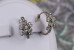 Сережки Xuping Jewelry квіточка із листячками 1.8 см сріблясті