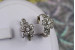 Сережки Xuping Jewelry квіточка із листячками 1.8 см сріблясті