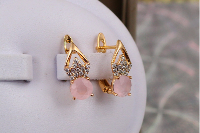 Сережки Xuping Jewelry королева вишенька імітація рожевого кварцу 1.5 см золотисті