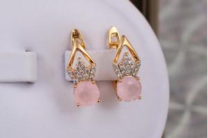 Сережки Xuping Jewelry королева вишня імітація розового кварцу 1.5 см золотисті
