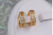 Сережки Xuping Jewelry з грецьким візерунком бортики з камінців 1.9 см золотисті