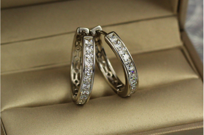 Сережки Xuping Jewelry доріжку з камінців із гладкими бортиками ззаду дірочки 2 см сріблясті
