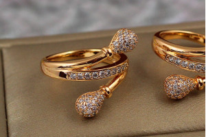 Кільце Xuping Jewelry дві зустрічні краплі р 20 золотисте