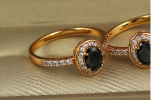 Кільце Xuping Jewelry чорний овальний фіаніт у колі білих каменів р 20