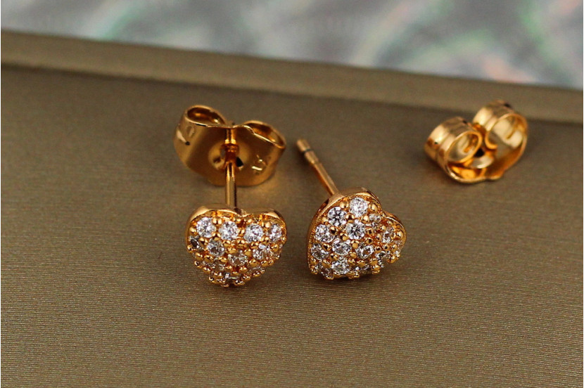 Сережки гвоздики Xuping Jewelry сердечка в камінцях 7 мм золотисті