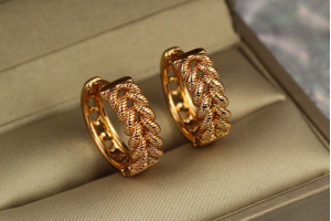 Сережки Xuping Jewelry виворітна петля 2 см золоті Сережки Xuping Jewelry виворітна петля 2 см золоті