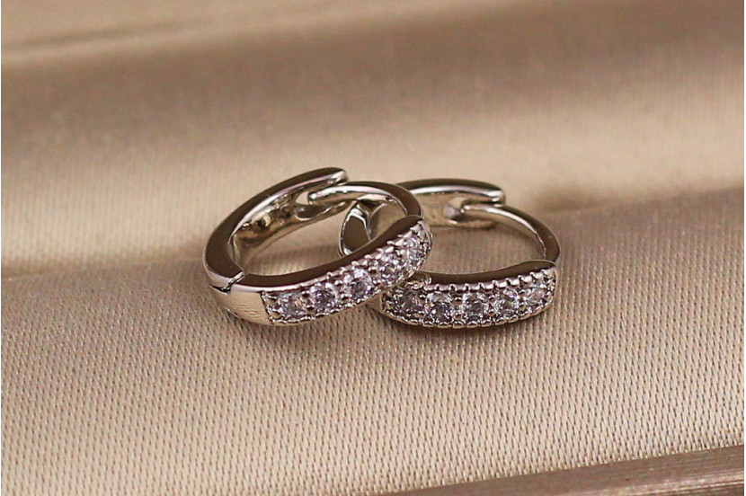 Сережки Xuping Jewelry тонкі кільця з камінцями 10 мм сріблясті