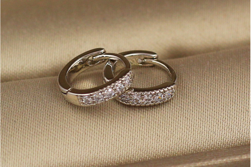 Сережки Xuping Jewelry тонкі кільця з камінцями 10 мм сріблясті