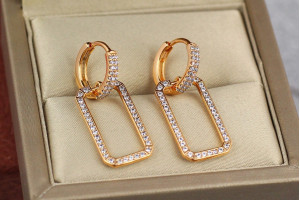 Сережки Xuping Jewelry прямокутні обідки з камінцями в кільцях 3 см золоті