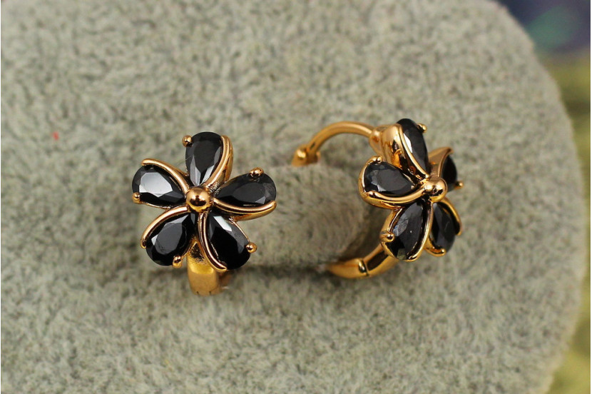 Сережки Xuping Jewelry квітка з чорним камінням 1.1 см золотисті