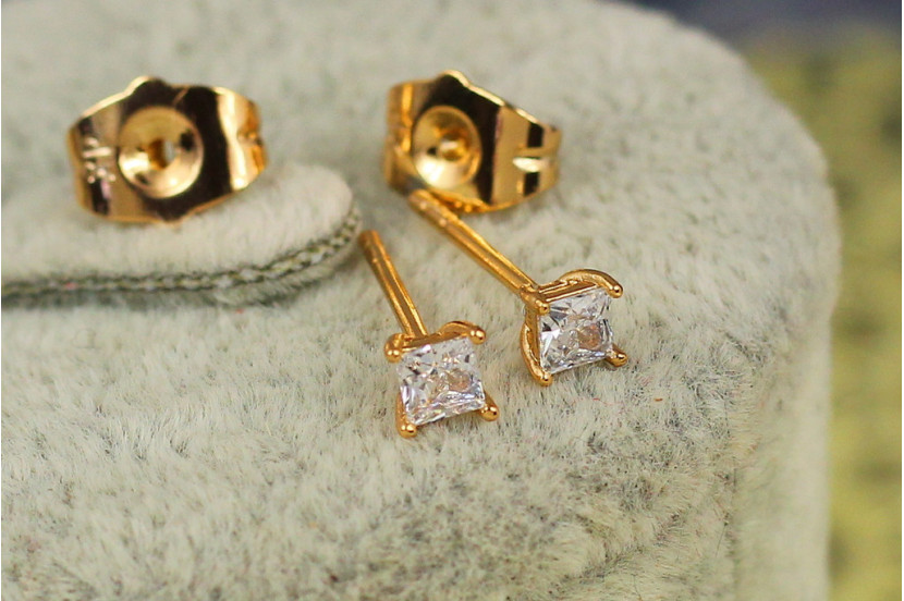 Сережки гвоздики Xuping Jewelry квадратні камінці 4 мм золотисті