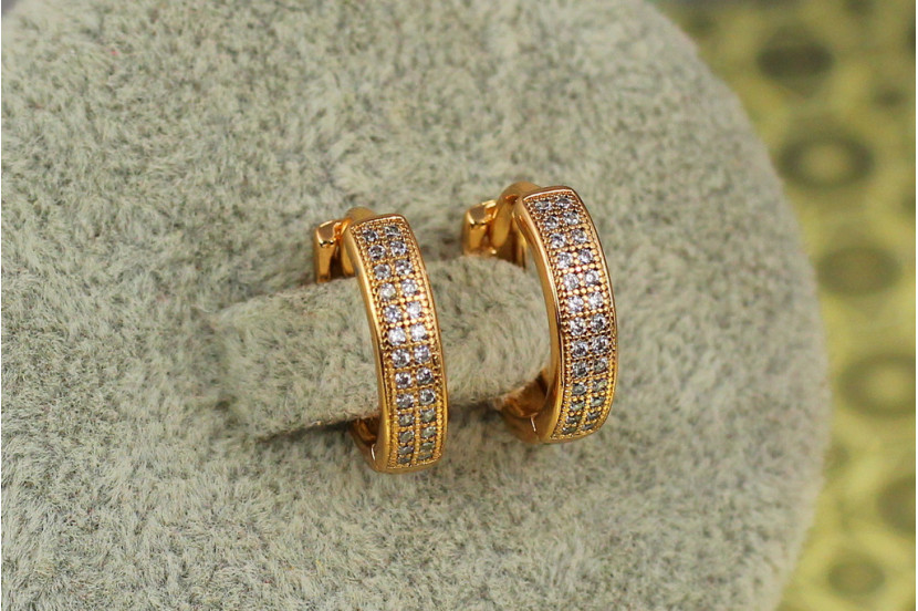Сережки Xuping Jewelry кільця з камінням бортики по краях 1.5 см золотисті