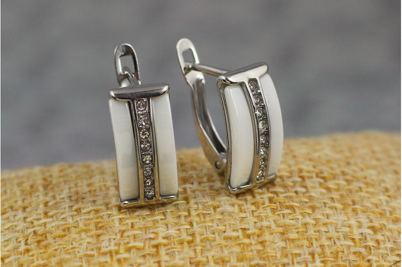 Сережки Xuping Jewelry краватка з білою керамікою 1.6 см сріблясті