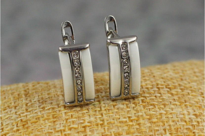 Сережки Xuping Jewelry краватка з білою керамікою 1.6 см сріблясті