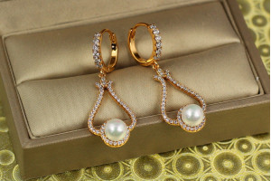 Сережки Xuping Jewelry підвіски епохи ренесансу з перлами 3.5 см золоті