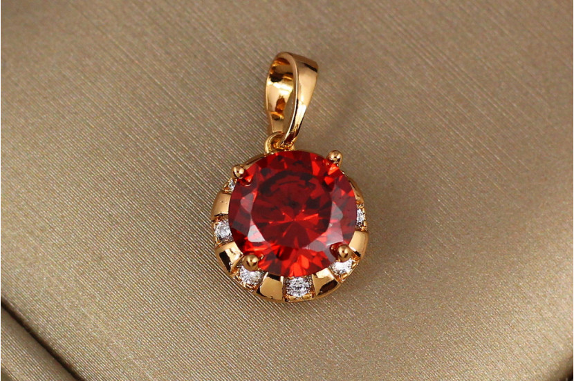 Кулон Xuping Jewelry червоний камінь у оправі з білих фіанітів 11 мм золотистий