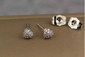 Сережки гвоздики Xuping Jewelry серця з дрібними камінчиками 5 мм сріблясті