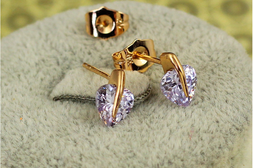 Сережки гвоздики Xuping Jewelry бузковий фіаніт у формі сердечка 10 мм золотисті