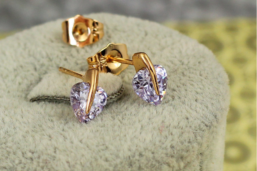Сережки гвоздики Xuping Jewelry бузковий фіаніт у формі сердечка 10 мм золотисті