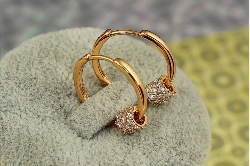 Сережки кільця Xuping Jewelry гладкі із шайбою з фіанітів 2 см золотисті
