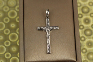 Хрестик Xuping Jewelry тонкий зі розп'яттям в оправі пружина 3,3 см сріблястий