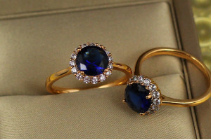 Кільце Xuping Jewelry дві площадки із синім камнем р 20 золотисте