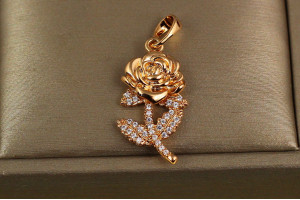 Кулон Xuping Jewelry розтуділа роза 2.4 см золотистий