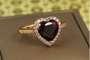 Кільце Xuping Jewelry серце океану з червоним камнем 1,4 см р 20 золотисте
