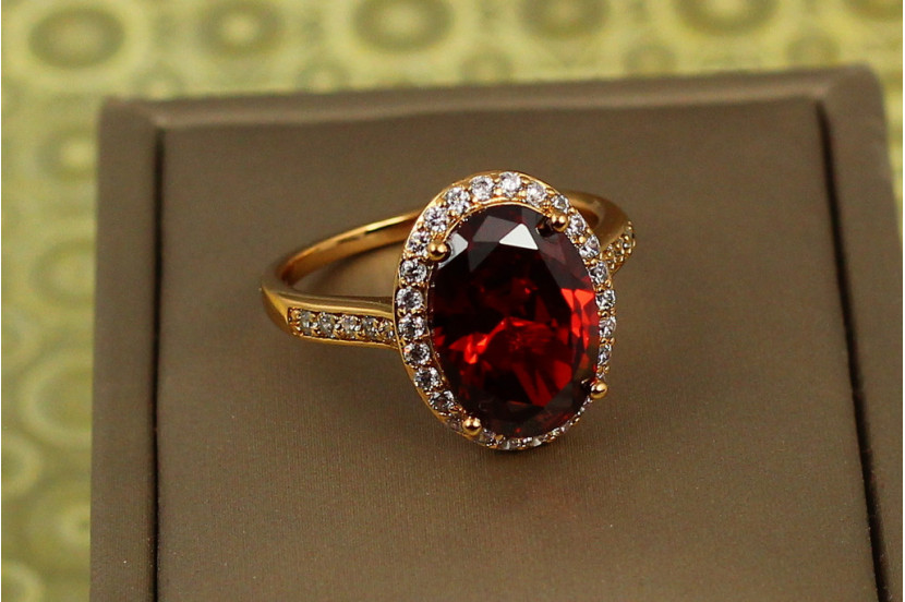 Кільце Xuping Jewelry малинки з червоним каменем р 17 золотисте