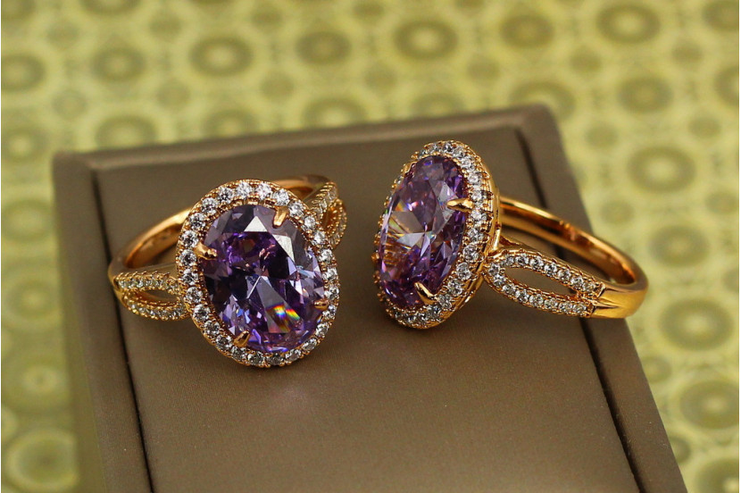 Кільце Xuping Jewelry Камея з фіолетовим каменем р 20 золотисте