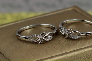 Кільце Xuping Jewelry дві петельки р 18 сріблясте