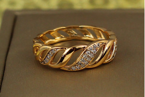 Кільце Xuping Jewelry різні хвилі р 19 золотисте