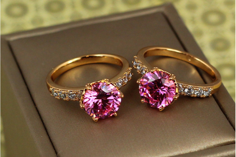 Кільце Xuping Jewelry зерно граната з рожевим каменем р 16 золотисте