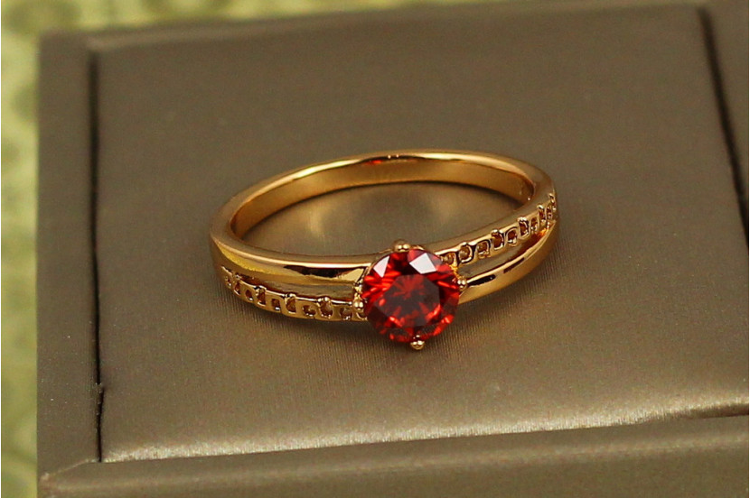 Кільце Xuping Jewelry душевна чутливість з червоним фіанітом р 16 золотисте