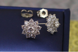 Сережки гвоздики Xuping Jewelry пухнаста сніжинка 1.3 см сріблясті