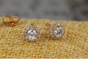 Сережки гвоздики Xuping Jewelry круглий камінь у обідку з фіанітів 8 мм золотисті