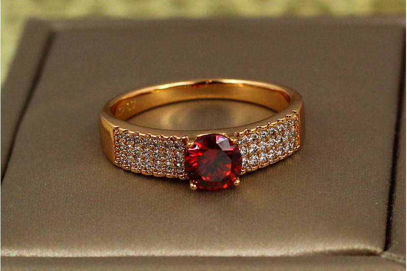 Кільце Xuping Jewelry свято життя з червоним каменем р 19 золотисте